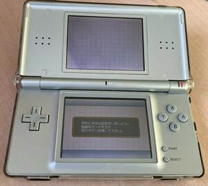 100円スタート　任天堂　Nintendo DS Lite　ニンテンドー　USG-001　灰色　グレー　通電確認済　初期化済　アダプタ付　箱無し