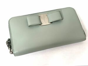 Salvatole Ferragamo/フェラガモ ロングウォレット 長財布 ラウンドファスナー グリーン系