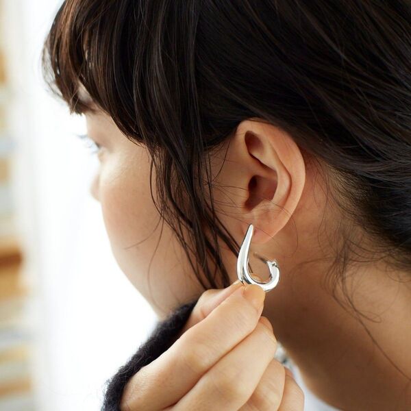 ピアス【Nothing And Others/ナッシングアンドアザーズ】Twist drop line Pierce 両耳付属