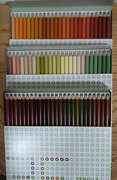 フェリシモ 色鉛筆 未使用品25本入り3ケース(6番、7番、9番)フェリシモ 500色色鉛筆の一部です。