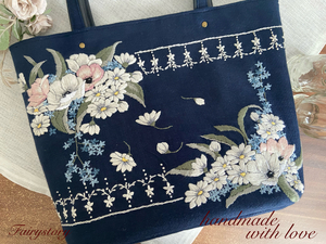 ハンドメイド◇手刺繍◇アネモネ　マーガレット◇丸底　トートバッグ◇リネン100％◇刺繍◇花