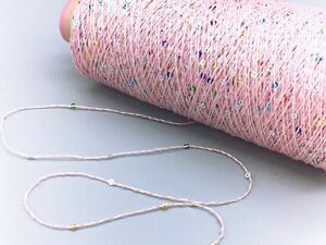絣スパンコール加工糸 薄ピンク ８５ｇ【検索】国産 ファンシーヤーン ハンドメイド 手芸糸 引き揃え 織糸 編み糸 手織り 手編み さをり