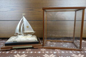 ●HS/　　　銀製船 帆船 シルバー 置物 飾り物 インテリア ガラスケース付 アンティーク コレクション①