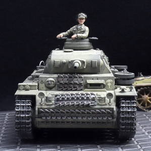 1/35 ドイツ陸軍 Ⅲ号戦車（G型）アフリカ軍団所属車輛「5号車」戦車兵フィギュア付属 制作完成品