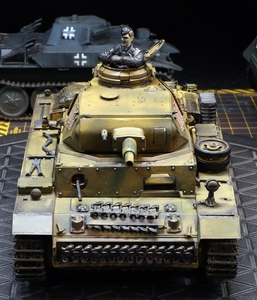 1/35 ドイツ陸軍 Ⅲ号戦車（N型）ヘビーウェイト 1943年クルスク戦線「308号車」 制作完成品