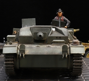 1/35 ドイツ軍 Ⅲ号突撃砲戦車（前期型）1941年東部戦線仕様（戦車兵フィギュア付き） 制作完成品