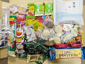 １円スタート　お菓子詰め合わせ　お菓子　駄菓子　うまい棒　チョコ　キャンディ　おせんべい　サンリオ　チョコレート効果　など