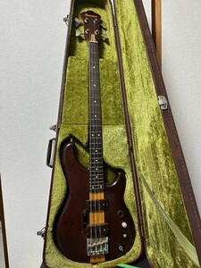 Ibanezアイバニーズ エレキベース　（写真8枚目記載、箱破損、キズ有り）（写真10枚目記載ベース本体破損、キズ有り）　