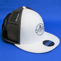 Taylor Made Trucker FlatBil ホワイト/ブラック N7806801 メッシュ キャップ★テーラーメイド フラットビル カリフォルニア トラッカー_画像1