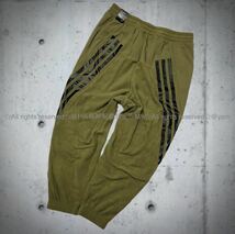 新品 adidas アディダス THREE STRIPES フリース裏起毛 上下セット フルジップ パーカー パンツ 黒ロゴ オリーブ カーキ 上:2XL 下:XL _画像7