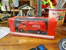 コカ・コーラ ボトルトラック　ミニカー 1/87スケール（1947年モデル/レッド） ■ アメリカン雑貨 アメリカ雑貨 coke_画像8
