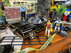 Jada Classic TV серии телевизор версия Batman bat Mobil литье под давлением миникар 1/18 ( Batman & Robin фигурка имеется )