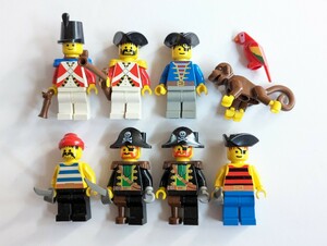 LEGO / レゴ 南海の勇者　ミニフィグセット　7体　＋サル、トリ