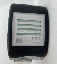 236-0264 NOOKA 腕時計 MTV ラバーベルト ブラック 電池切れ 動作未確認_画像1