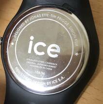 233-0146 ice watch アイスウォッチ　メンズ腕時計　ラバーベルト　クオーツ　黒　ブラック　電池切れ 動作未確認_画像4