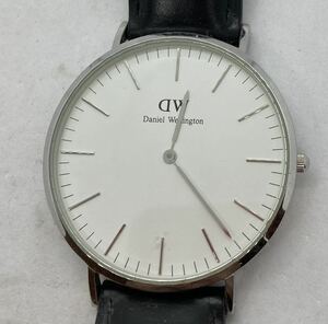 219-0599 Daniel Wellington ダニエルウェリントン 腕時計 革ベルトブラック 電池切れ 動作未確認