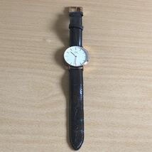 228-0818 Daniel Wellington ダニエルウェリントン メンズ腕時計　革ベルト　クオーツ　電池切れ 動作未確認_画像2