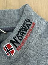 新品4174　Geographical Norway　冬用ハイネックポリエステル起毛ミドルレイヤー　グレー　XL_画像3