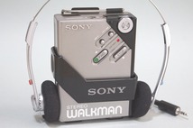 整備済み/完全動作★良い音質のWM-2(銀) です。貴重な純正ホルダー付 SONY ウォークマンⅡ 昭和レトロ_画像2