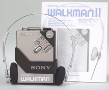 整備済み/完全動作★良い音質のWM-2(銀) です。貴重な純正ホルダー付 SONY ウォークマンⅡ 昭和レトロ_画像1