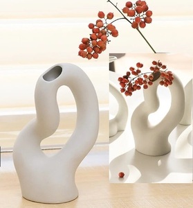 ■新品■花瓶【ホワイト】【陶器】フラワーベース　セラミック　かわいい　インテリア雑貨　オブジェ　卓上　一輪差し　モダン