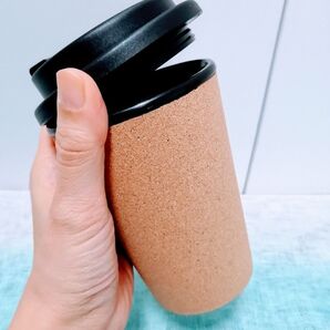 【新品タンブラー】保温保冷機能付 ダブルウォール 蓋付きコルクタンブラー たっぷり入る330ml