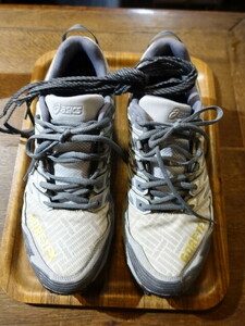 アシックス　asics × BEAMS シューズ　GORE-TEX 箱無し　サイズ27.5　1021A250　(※灰紐）