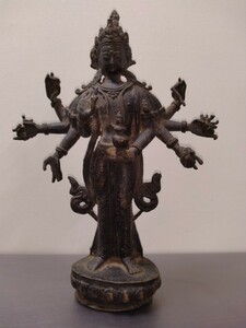 八手観音像　仏教美術 置物 骨董　非鉄金属　約1019㌘　高さ約240ミリ