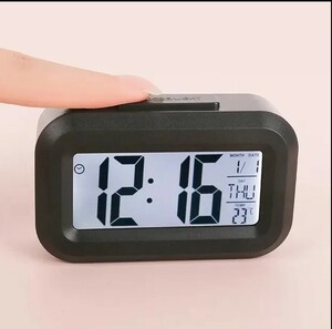 【NEW】LED デジタル アラーム目覚まし時計 温度計 カレンダー バックライト 単４電池付き ブラック！