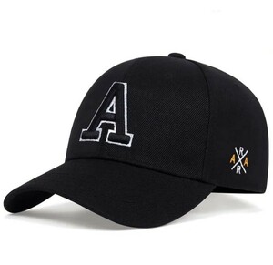 【NEW】ベースボールキャップ 刺繍入り ユニセックス帽子 野球帽 ブラック！