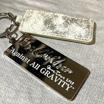 ミスチル　Against　All　GRAVITY　キーホルダー　７×３ｃｍ　未使用保管品_画像2