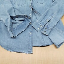 2306008 Levi'sリーバイス ロゴタグ スナップボタン 長袖ウエスタンシャツデニムシャツ M 水色系 TAILORED FIT_画像4