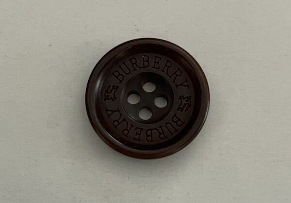 美品バーバリーブラックレーベルジャケットブラウンボタン直径1.4cm