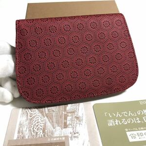 未使用　印傳屋 亀甲　二つ折り財布　印伝屋　甲州印伝 鹿革　インデンヤ　漆　財布　日本製　小銭入れ付き 赤　黒