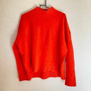 ユニクロ　スフレヤーンモックネックセーター　オレンジ