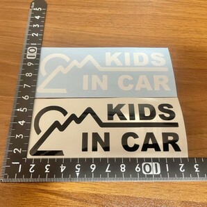 kids in car ステッカー 黒or白 1枚 キッズインカー カッティングステッカー 車両用 デカール アウトドア ロゴ キャンプ 山 の画像1