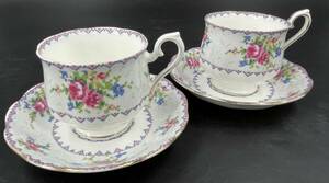 □M122 ☆ROYAL ALBERT ロイヤルアルバート カップ＆ソーサー プチポワン 2客セット 英国製 金彩 ローズ 花柄 陶磁器 洋食器