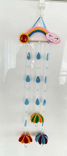 ハンドメイド☆ フェルトで作った傘の 壁掛け　吊るし飾り　梅雨①