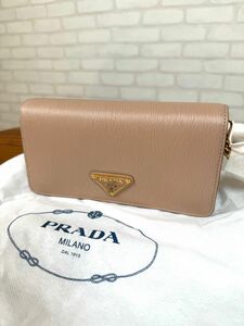 【限定お値下げ！新品未使用】PRADA プラダ　チェーンウォレット　三角ロゴ　日本未発売 サフィアーノ