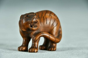 【古美術】寅 とら 古玩 根付 Netsuke 精密 彫刻 超絶技巧 提げもの 提物 在銘