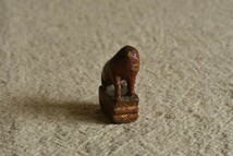 【古美術】獅子 犬？ 根付 古玩 骨董品 中国 ちゃうちゃう 古木 コレクション 提物 Netsuke 精密 彫刻 超絶技巧 彫塑 提げもの_画像2