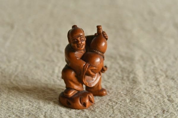 【古美術】おやじ ひょうたん 酒瓶 陽気 翁 瓢箪 古木 柘植 根付 Netsuke 精密 彫刻 超絶技巧