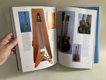 エレクトリックギターズ＆ベースElectric Guitars & Basses　a photographic history（洋書）_画像5