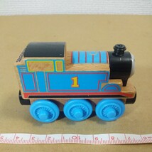 木製レール きかんしゃトーマス THOMAS トーマス 2012年製 中国製 マテル社 未チェック 詳細不明 ジャンク扱い _画像3