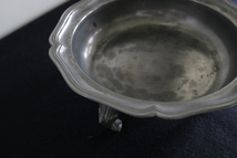 1800年代 猫足 花リム フランスアンティーク 錫製 ピューター 器 皿 鉢 飾皿 骨董 足付き ケーキスタンド フルーツスタンド ケーキ皿 _画像10