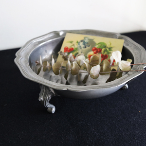 1800年代 猫足 花リム フランスアンティーク 錫製 ピューター 器 皿 鉢 飾皿 骨董 足付き ケーキスタンド フルーツスタンド ケーキ皿 