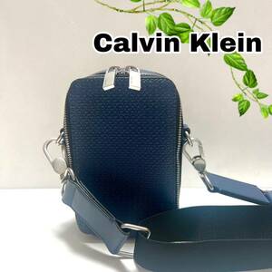 【極美品】Calvin Klein ショルダーバッグ ロゴ型押し ネイビー 紺色