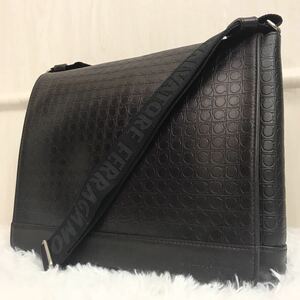 1円【未使用級】フェラガモ Salvatore Ferragamo ショルダーバッグ メッセンジャー 斜め掛け メンズ ビジネス ガンチーニ レザー 茶 A4可