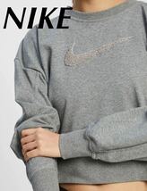 S 新品 ナイキ スウェット ショート丈 クルー トレーナー NIKE ウィメンズ レディース スウッシュ スウェットクルー グレー_画像2