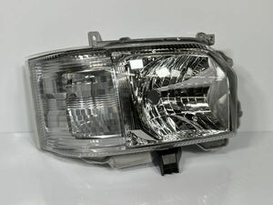 極美品/破損キズ無 ハイエース ミドルルーフ TRH221K TRH223B TRH226K 6型 5型 後期 純正 右ヘッドライト 81130-26721 26-131 72 管理22162